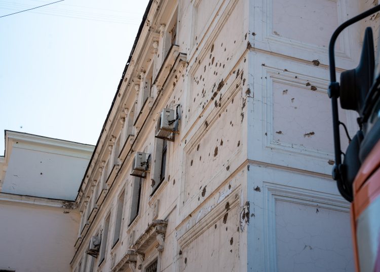 «Донбасс Опера», устоявшая после шести обстрелов, готовится к капремонту