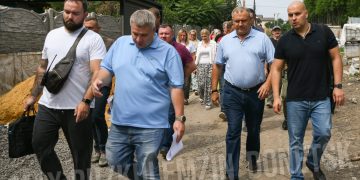 В Куйбышевском районе московские строители реконструируют сквер по проспекту Ковпака