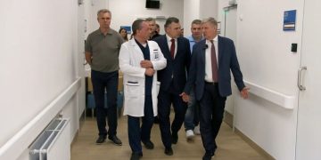 Власти ДНР проверили, как московские строители возвращают к жизни главную поликлинику Донецка