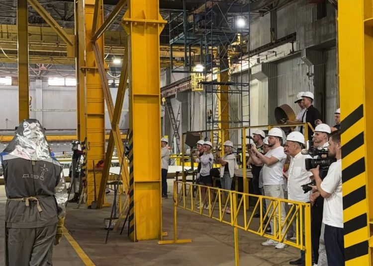 Возобновивший работу Донецкий завода высоковольтных опор отгрузил уже более 4000 металлоконструкций