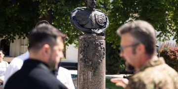Зеленский собирается установить в Киеве памятник Ивану Мазепе на месте снесённого монумента Ленину