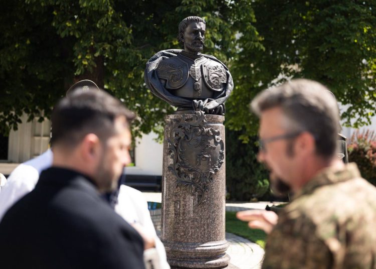 Зеленский собирается установить в Киеве памятник Ивану Мазепе на месте снесённого монумента Ленину