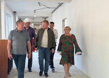 Специалисты из Москвы завершают ремонт гимназии №52 в Луганске