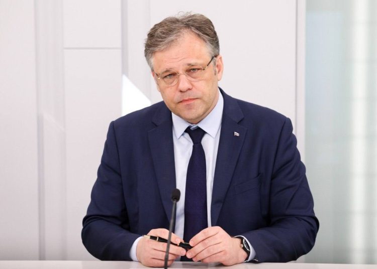 Мирошник: ВСУ атаковали автобус в Енакиеве при поддержке Запада