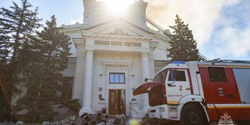 Уцелевшие фрагменты полотна: спасатели потушили пожар в Панораме Севастополя
