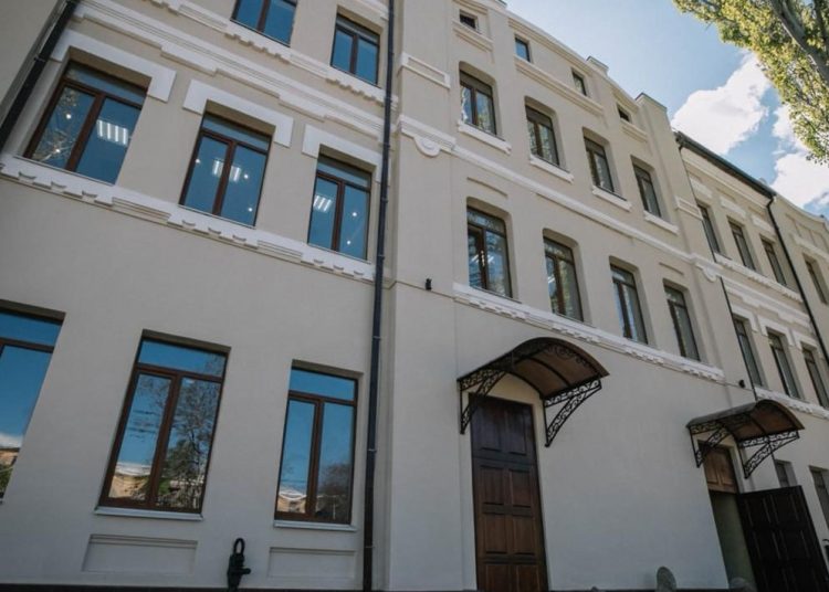 Директор музея в Мариуполе рассказала об утрате 90% уникальной коллекции из-за поджога ВСУ