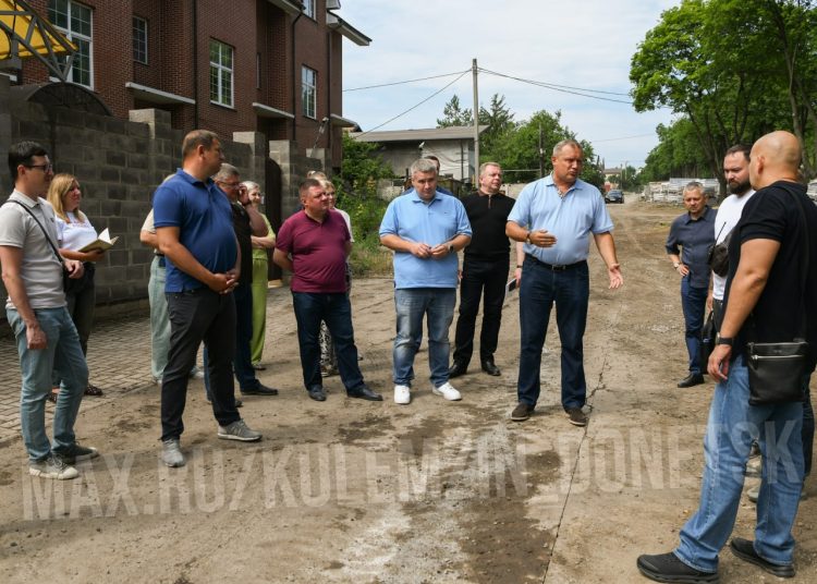Реконструкция сквера в Донецке: московские рабочие учли пожелания жителей