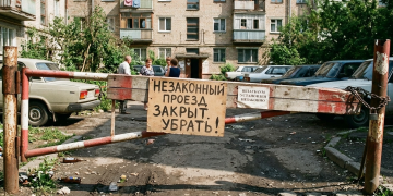 Свободу дорогам и дворам: в Донецке демонтируют незаконные шлагбаумы и блокираторы
