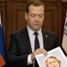 Медведев запустил в шредер портреты глав ФРГ, Еврокомиссии и Британии в ИИ-ролике ко Дню России