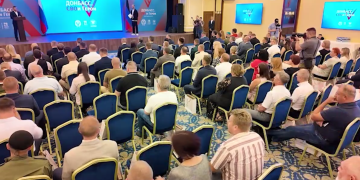 От боевых действий к госуправлению: Финалисты кадрового конкурса ДНР получили дипломы президентской академии