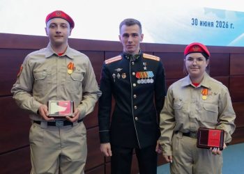 В Москве наградили молодых героев из ДНР за спасение женщины при атаке дрона