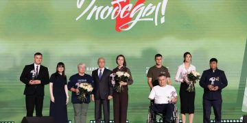 Герои в белых халатах: медики Донбасса получили высокие награды на всероссийском форуме
