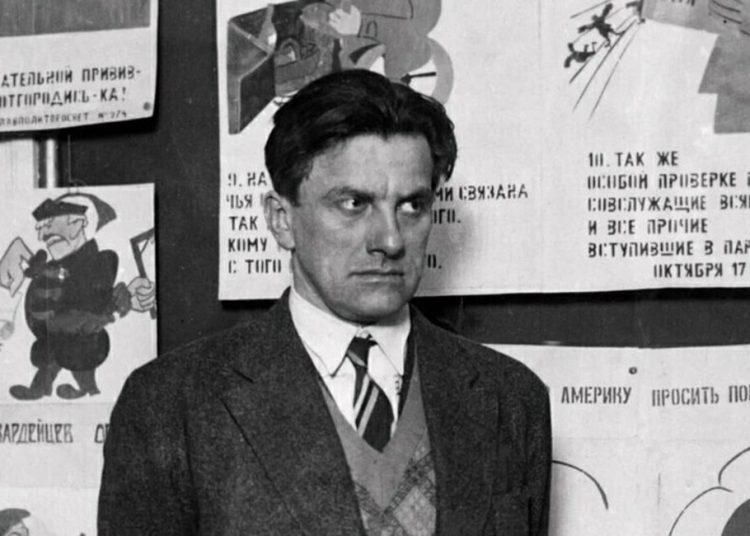 Маяковский в цифре: Херсонский музей открыл поэтическую гостиную к 133-летию поэта Маяковский в цифре: Херсонский музей открыл поэтическую гостиную к 133-летию поэта