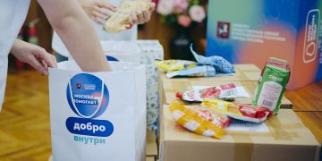 Московские волонтеры доставили в госпиталь подарки бойцам СВО