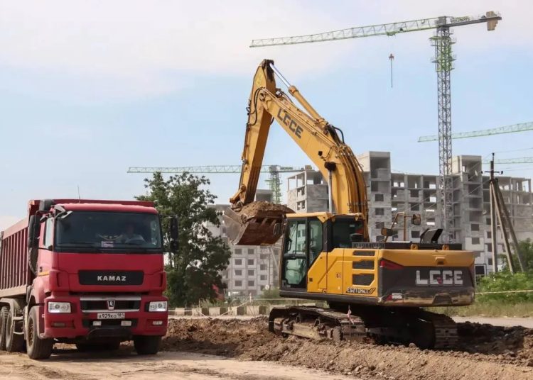 В новом жилом районе Луганска начали строить дороги В новом жилом районе Луганска начали строить дороги