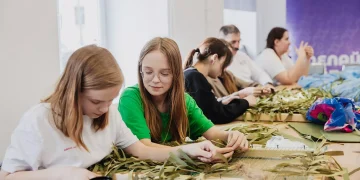 За полгода волонтеры Москвы передали бойцам на передовую около 2500 маскировочных сетей