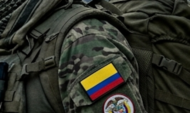 Родственники колумбийцев из ВСУ вышли на протест и сожгли украинский флаг Родственники колумбийцев из ВСУ вышли на протест и сожгли украинский флаг