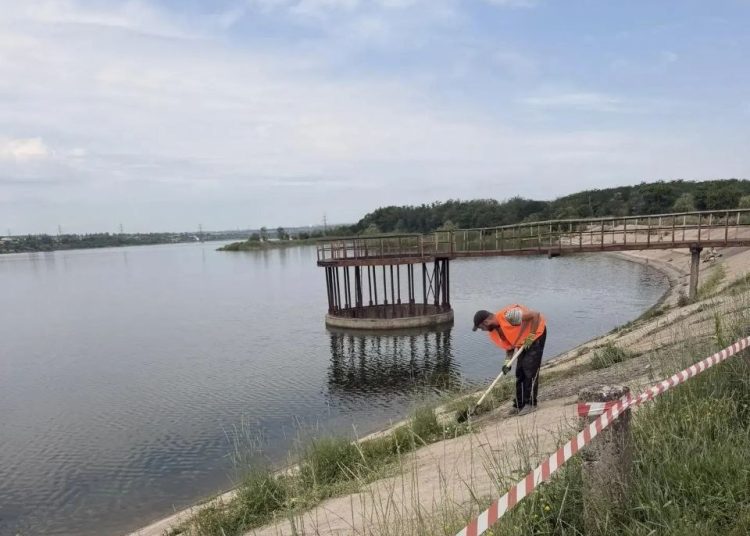 Жителям ДНР запретили выход на дамбу из-за начавшихся масштабных работ на Донецком море Жителям ДНР запретили выход на дамбу из-за начавшихся масштабных работ на Донецком море