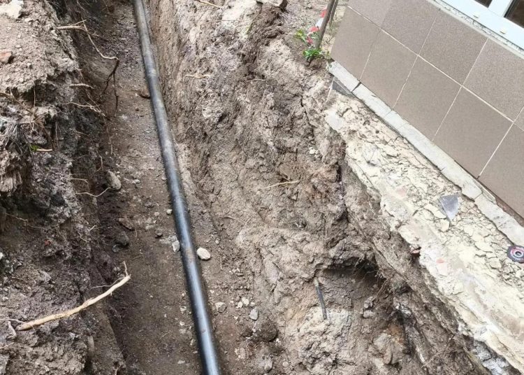 «Вода Донбасса» заменила аварийный водопроводный ввод на улице Университетской в Донецке