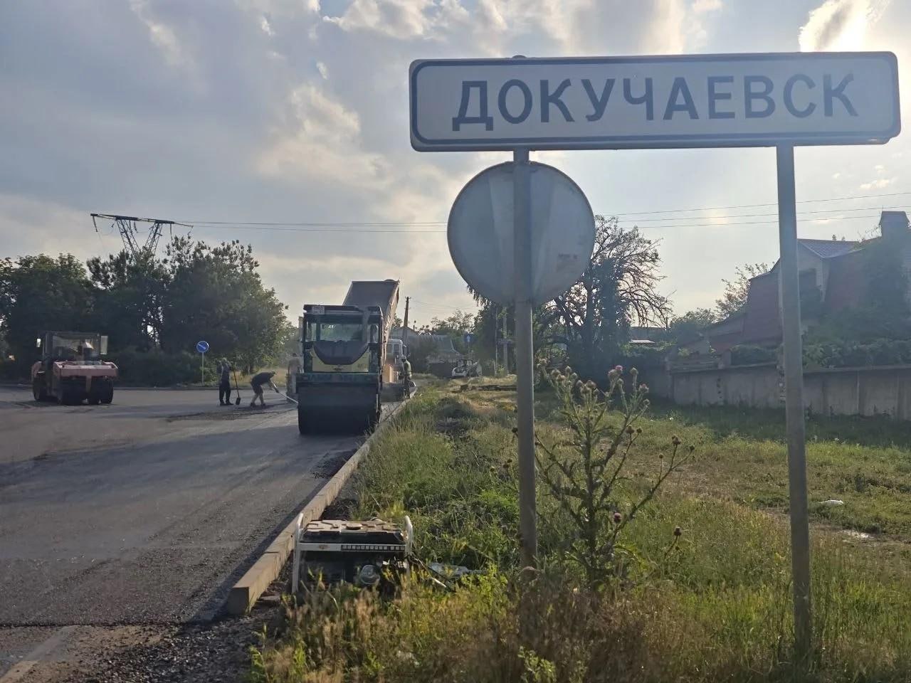 Аллея памяти в Ждановке, первый ремонт 52-летней школы в Мариуполе и дополнительные автобусы для Донецка. Дайджест за 2 июля