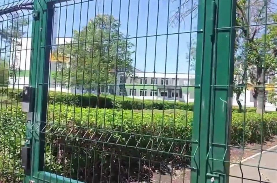 Аллея памяти в Ждановке, первый ремонт 52-летней школы в Мариуполе и дополнительные автобусы для Донецка. Дайджест за 2 июля
