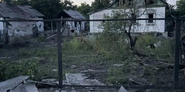 Украинские неонацисты нанесли ракетный удар по частному сектору Свердловска в ЛНР Украинские неонацисты нанесли ракетный удар по частному сектору Свердловска в ЛНР