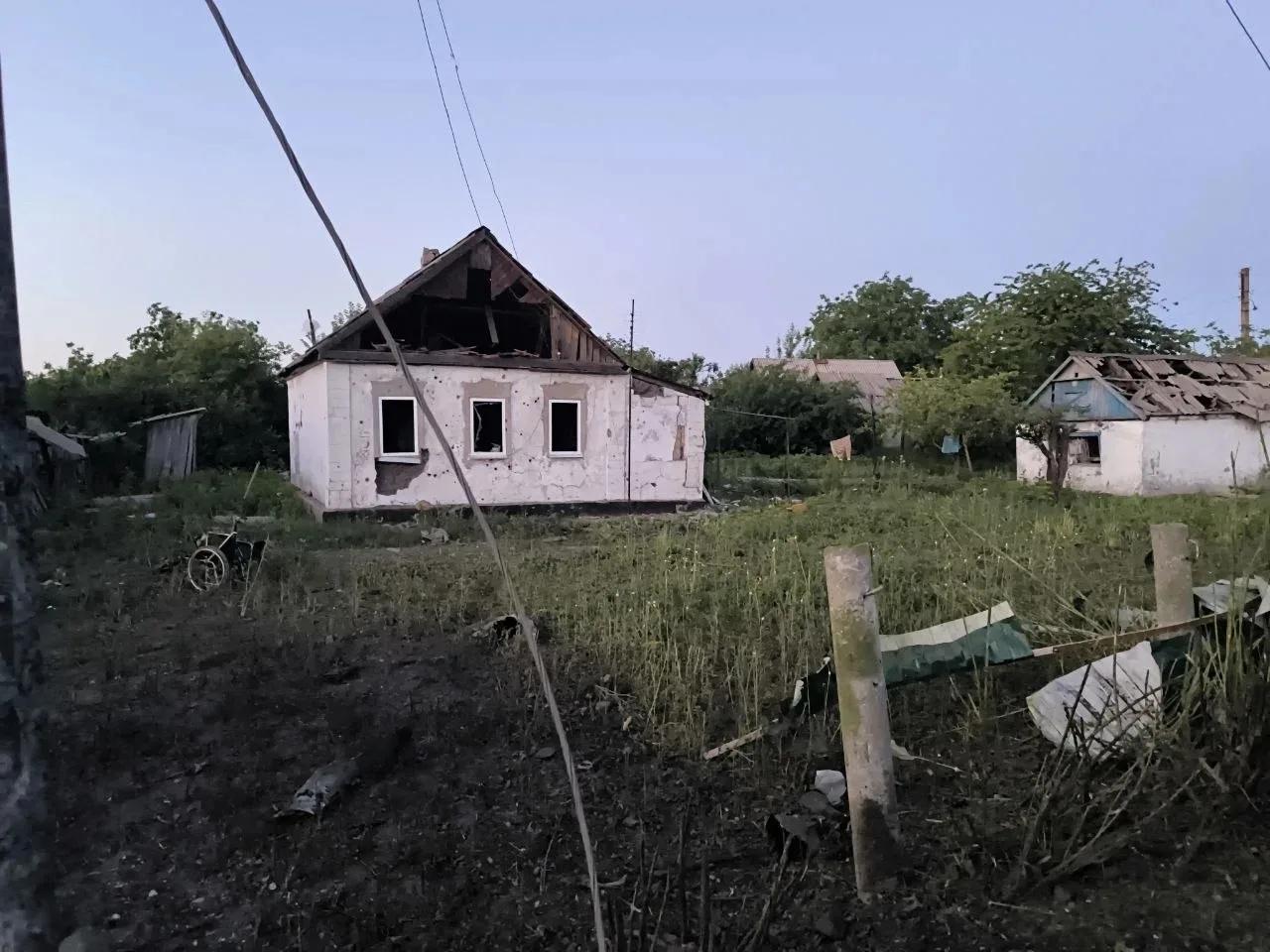 Украинские неонацисты нанесли ракетный удар по частному сектору Свердловска в ЛНР Украинские неонацисты нанесли ракетный удар по частному сектору Свердловска в ЛНР