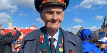 Столетний фронтовик из Луганска Григорий Пономаренко мечтает еще раз пройти с Парадом Победы