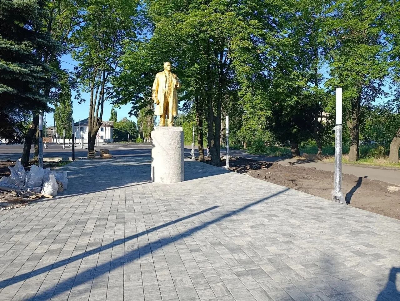 «Донбасс Опера» готовится к 95-му сезону, в Ясиноватой прошел крестный ход для молодежи, а в Мариуполе делают новую схему размещения киосков. Дайджест за 13 июля