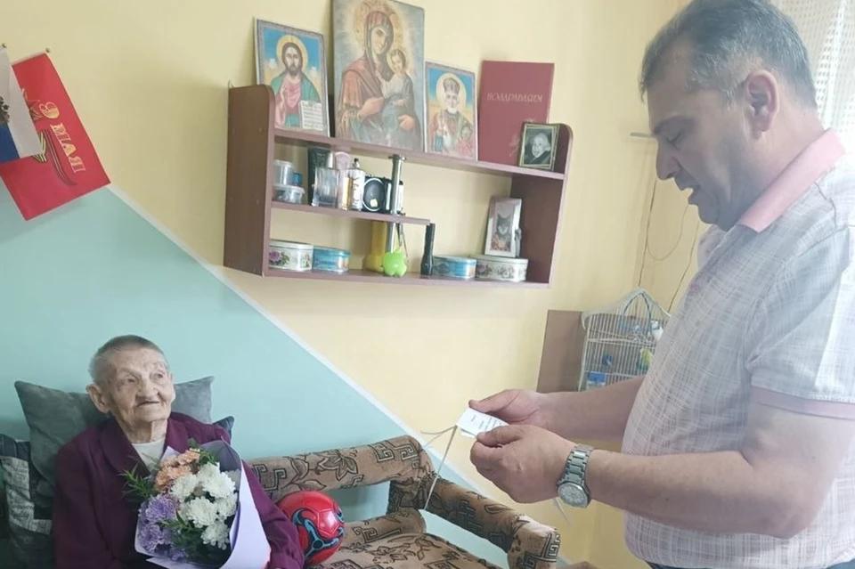 «Донбасс Опера» готовится к 95-му сезону, в Ясиноватой прошел крестный ход для молодежи, а в Мариуполе делают новую схему размещения киосков. Дайджест за 13 июля