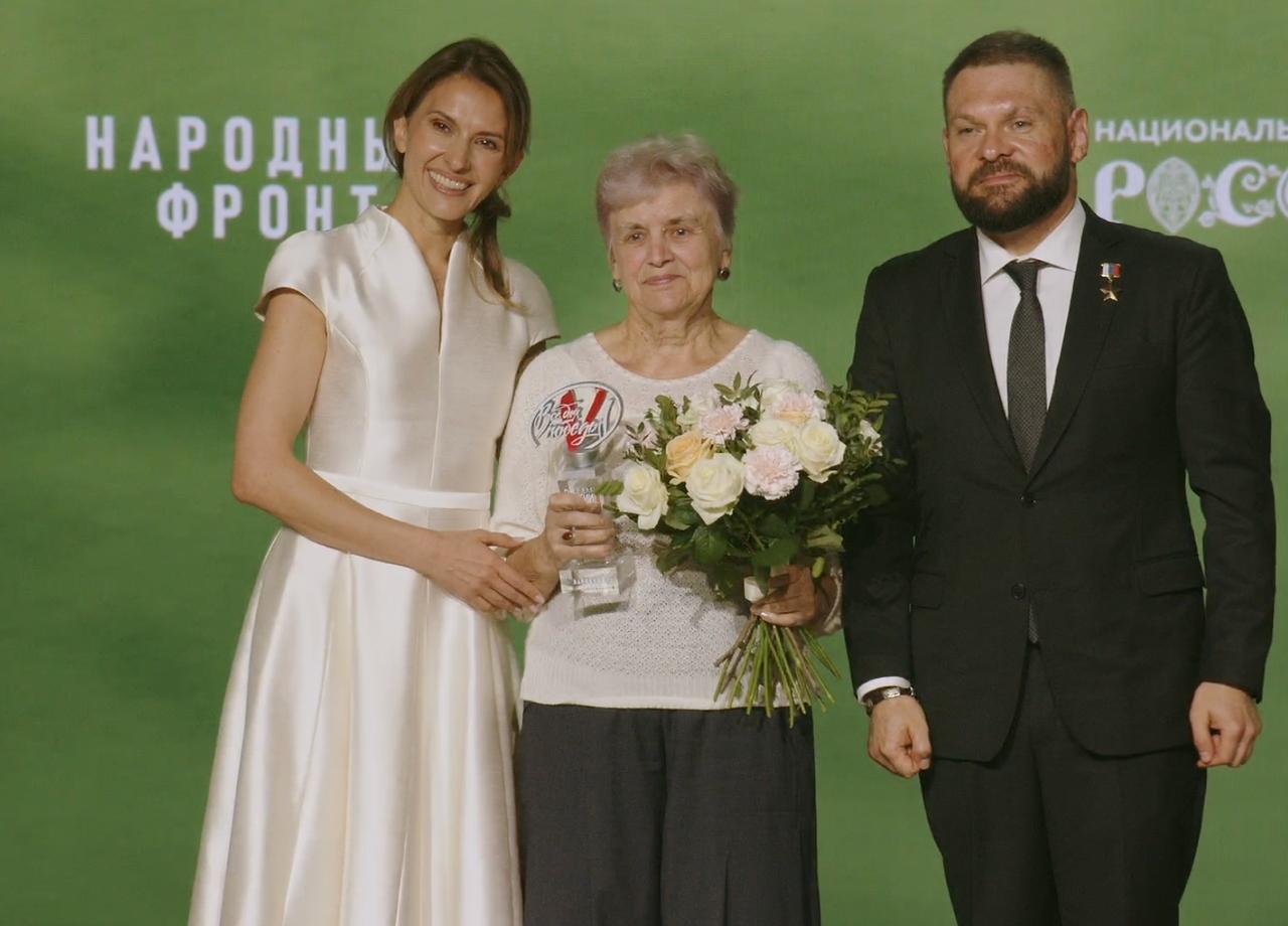 80-летняя учительница из Москвы получила премию за помощь бойцам СВО