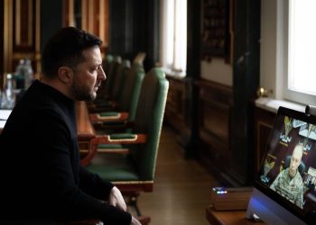 Киевская грызня: Почему Зеленский убрал Федорова и оставил Сырского