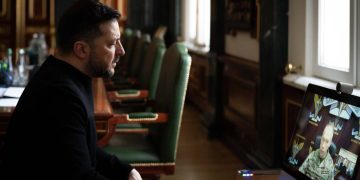Киевская грызня: Почему Зеленский убрал Федорова и оставил Сырского