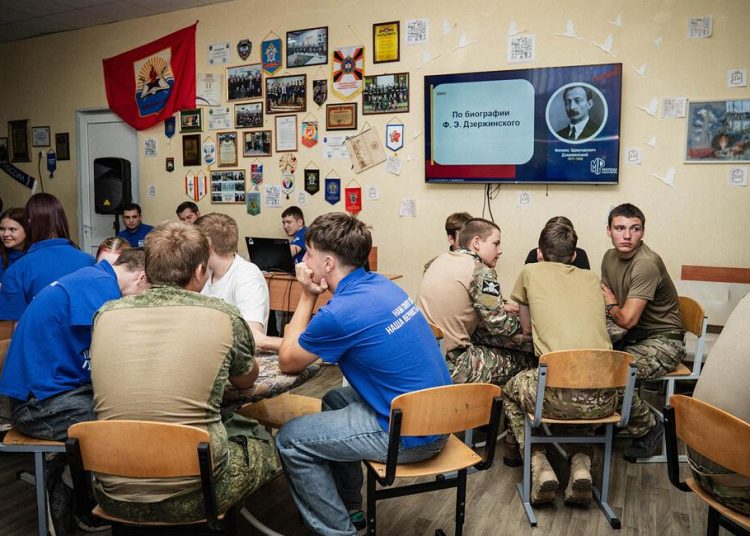 Кадеты Донецка проверили знания в историческом квизе ко Дню памяти Феликса Дзержинского Кадеты Донецка проверили знания в историческом квизе ко Дню памяти Феликса Дзержинского