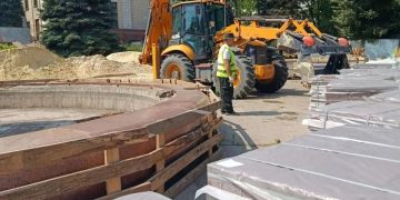 Реконструкция сквера на Красной площади в Луганске идет строго по графику