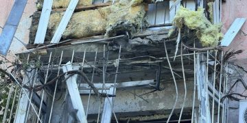 В центре Горловки из-за атак БПЛА повреждён многоквартирный дом и пострадали мирные жители – фото