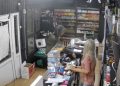 Мужчина с ножом ограбил магазин в Мариуполе Мужчина с ножом ограбил магазин в Мариуполе