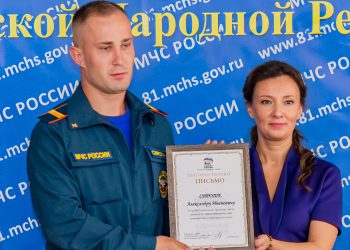 Герои Старобельска: сотрудников МЧС наградили за спасение студентов в ЛНР