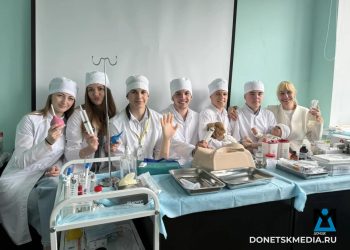 Лето в белом халате: как луганские школьники осваивают медицину на каникулах