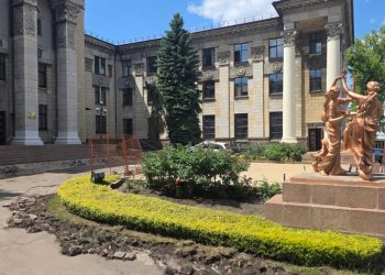 Жемчужина на холме: как Москва восстанавливает луганский сквер с 200-летней историей