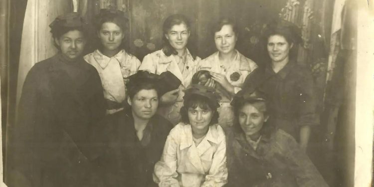 «Девушки, в забой!»: как Шахтёрская матерь и бригада Гришутиной восстанавливали Сталино