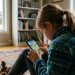 В Снежном 10-летняя девочка перевела мошенникам 85 тысяч рублей, чтобы купить игровую валюту