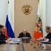 Владимир Путин назвал временными трудности на топливном рынке