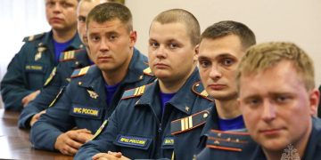 В ДНР наградили 25 сотрудников МЧС за мужество и самоотверженность