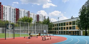 Москва восстанавливает школы и детские сады в Донецке и Луганске
