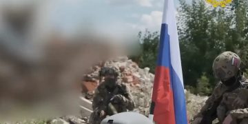 День флага на фронте: дроны «Центра» подняли триколор над Добропольем