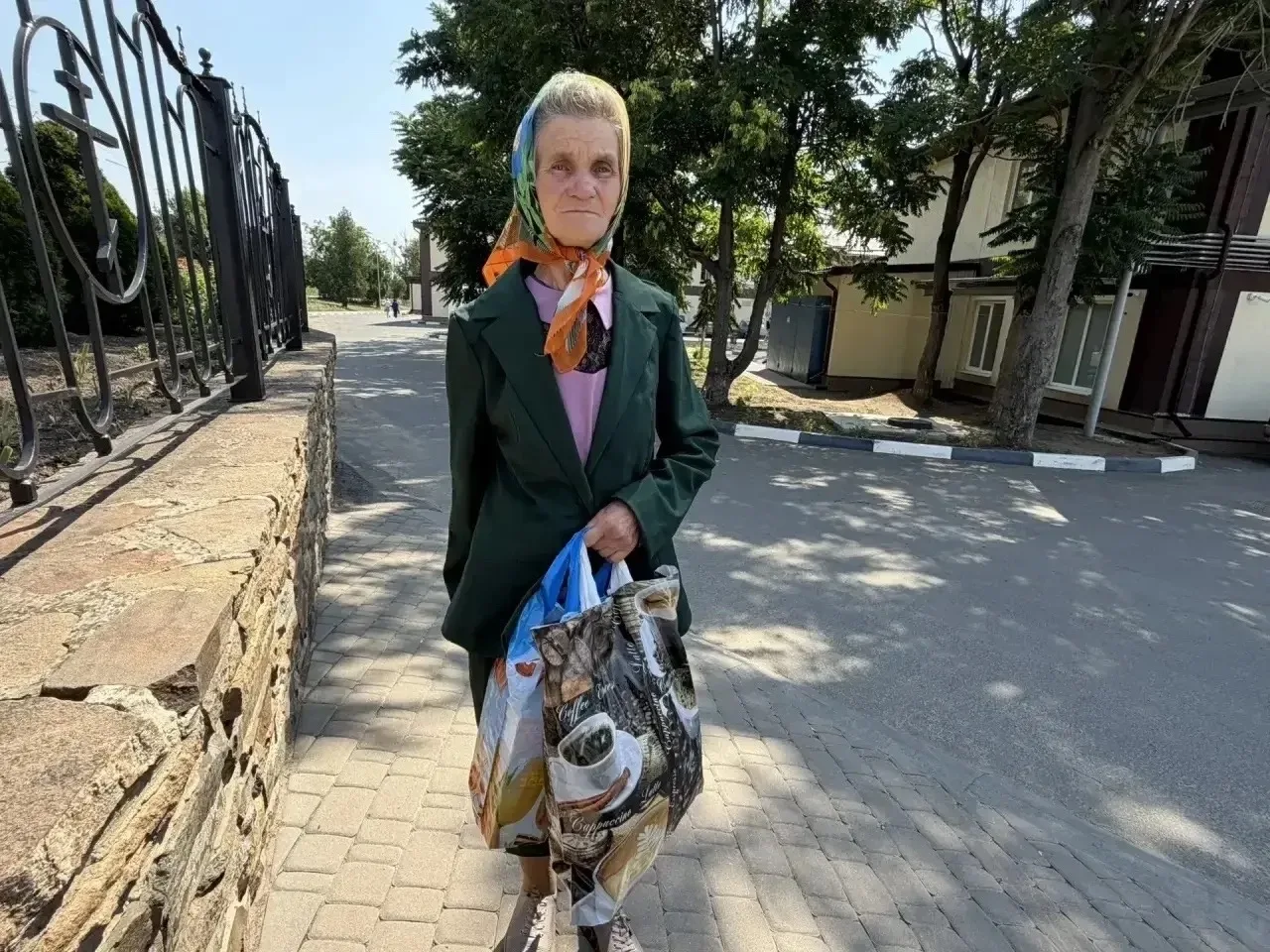 Красные клены в Зугрэсе, декор для Донецка и гастроли Мариупольского театра. Дайджест за 13 августа