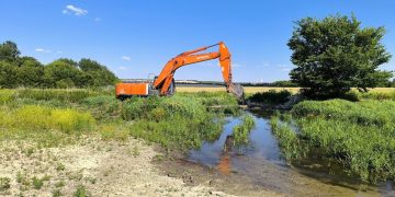 В ЛНР начали расчистку реки Большой Каменки и ремонт Краснянского водохранилища В ЛНР начали расчистку реки Большой Каменки и ремонт Краснянского водохранилища