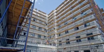 Городская среда Донецка меняется под московские стандарты