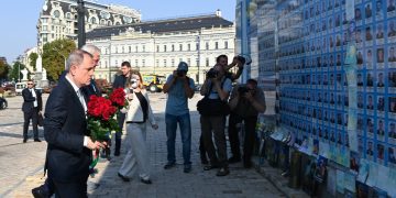 Глава МИД Азербайджана почтил память ВСУшников в Киеве